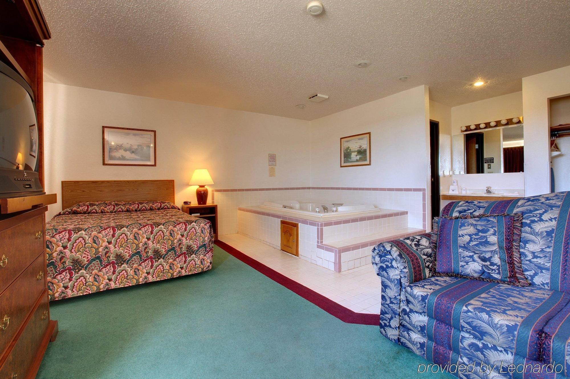 Americas Best Value Inn & Suites Cassville Roaring River ห้อง รูปภาพ