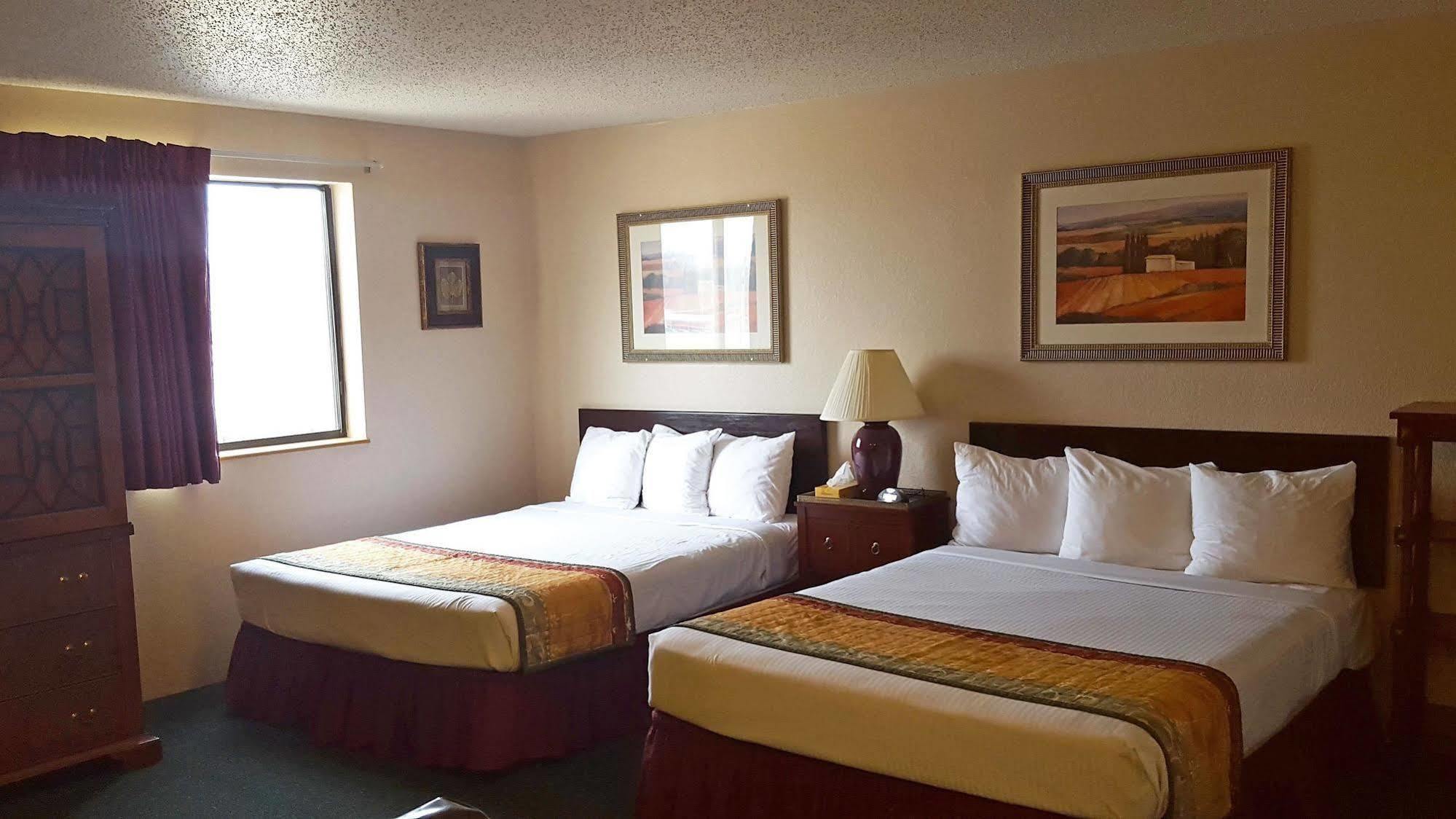 Americas Best Value Inn & Suites Cassville Roaring River ภายนอก รูปภาพ